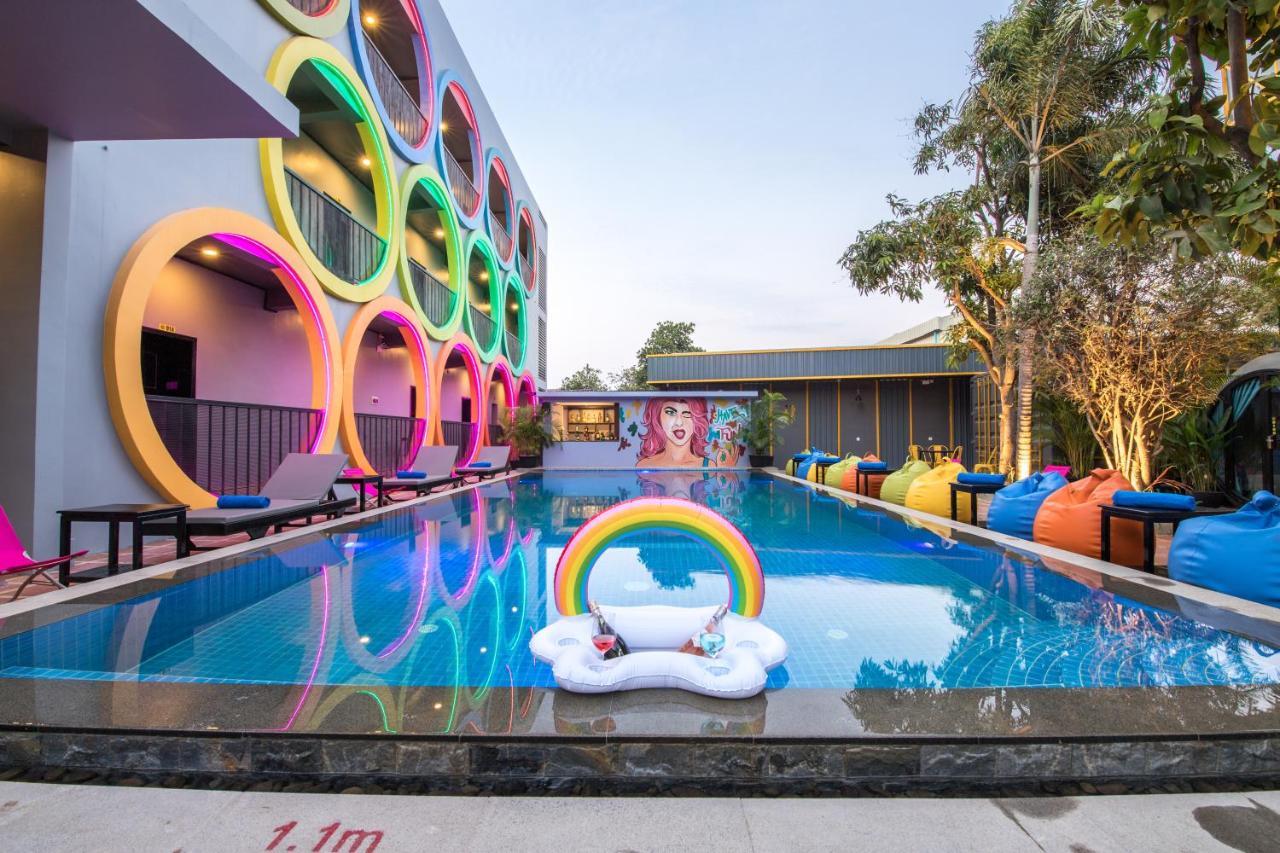 White Rabbit Hostel Сием Рип Экстерьер фото