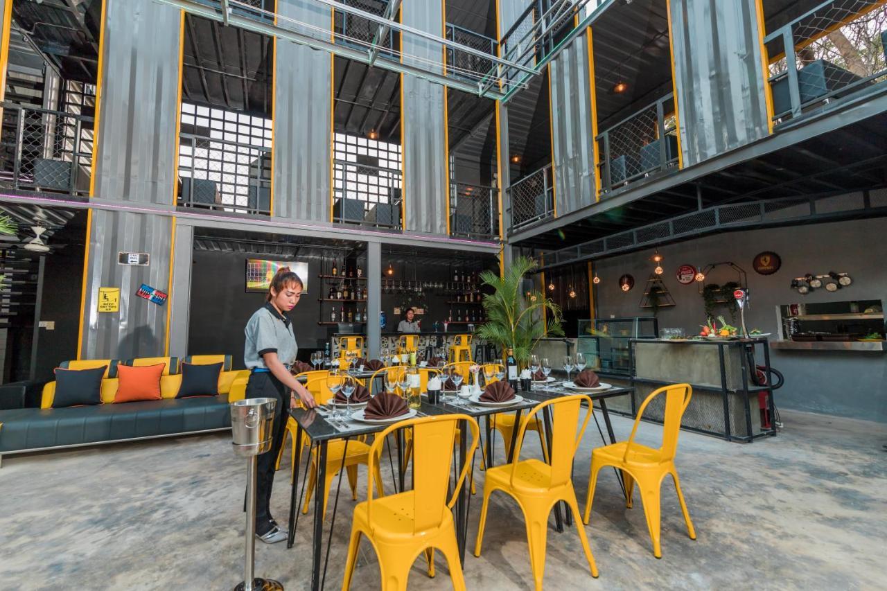 White Rabbit Hostel Сием Рип Экстерьер фото