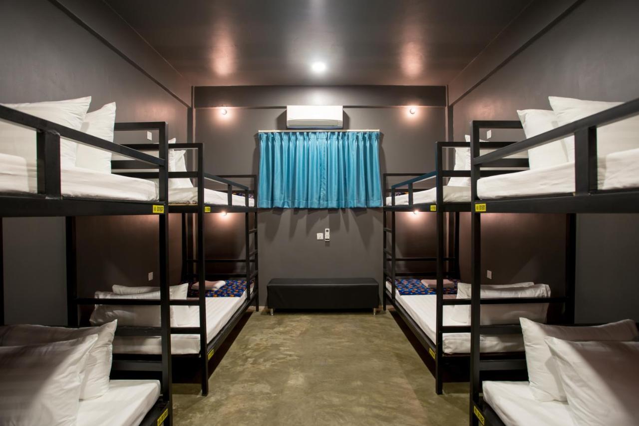 White Rabbit Hostel Сием Рип Экстерьер фото