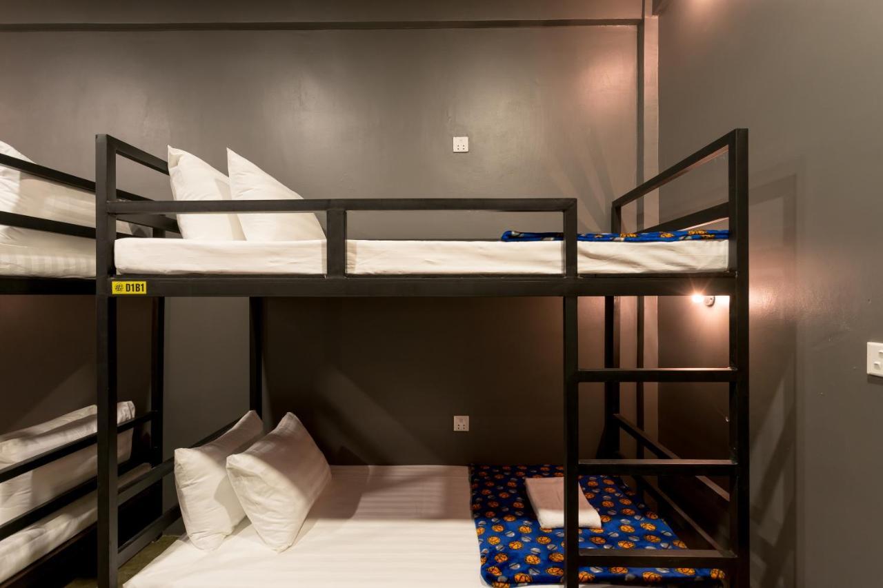White Rabbit Hostel Сием Рип Экстерьер фото